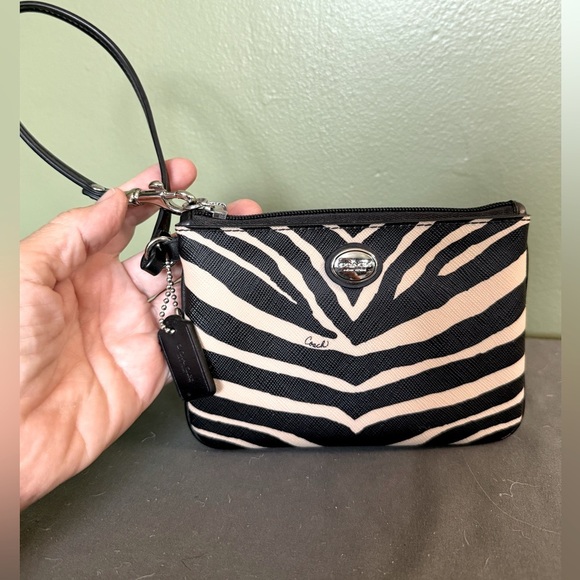 COACH Women’s Zebra Print Leather Clutch/Wristlet Bag With Hangtag - Picture 4 of 6